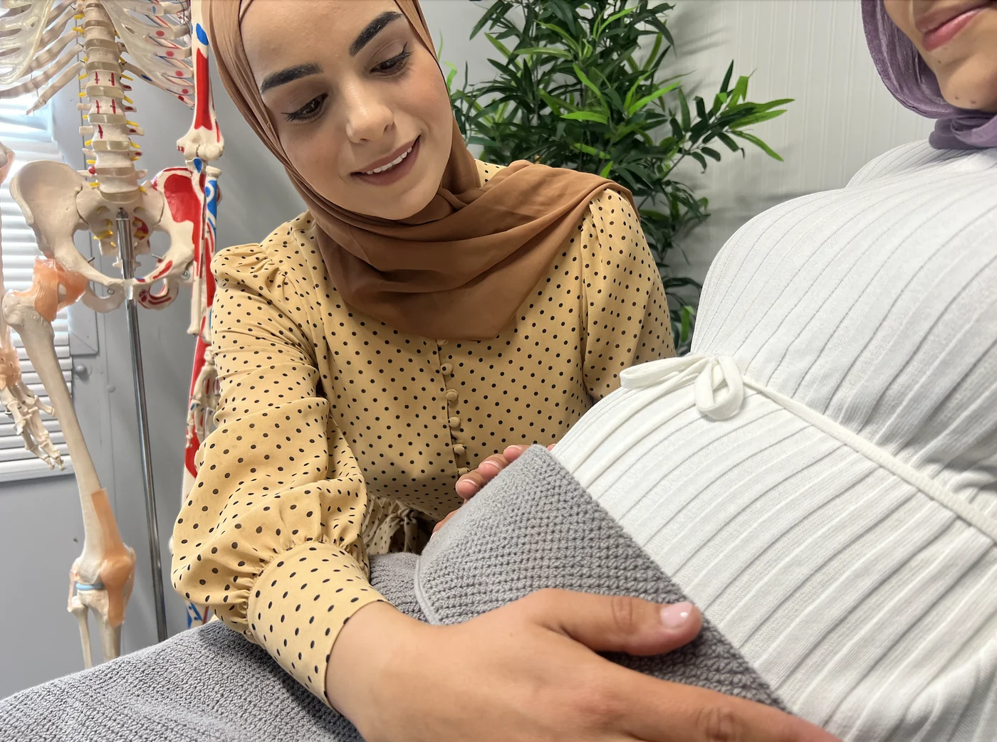 Masnad Health Clinic physiotherapist assessing a pregnant patient during a women's health physiotherapy session in Bankstown